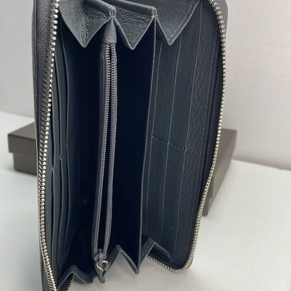 Authentic soho GUCCI gray leather wallet with Box, card, book and COA - Picture 10 of 15
